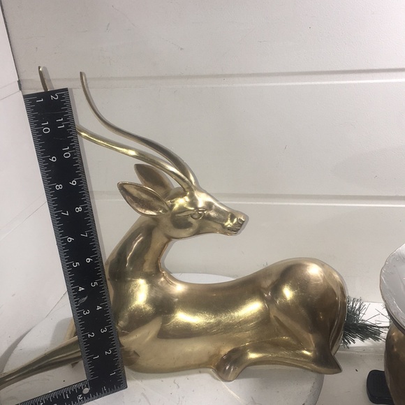 Vintage large brass lying gazelle - Picture 4 of 8